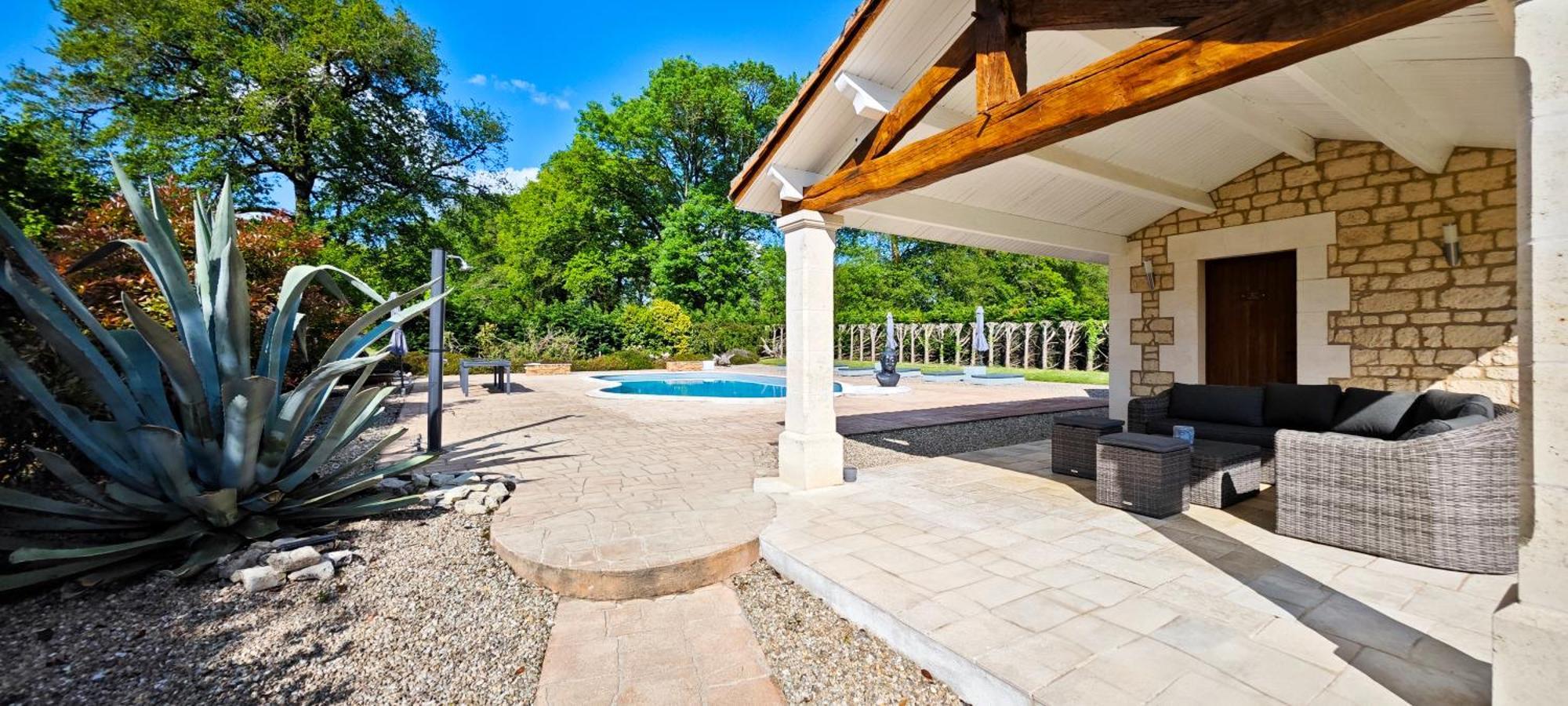 Villa Tagibao Avec Piscine Chauffee Et Spa Lesterps Ngoại thất bức ảnh