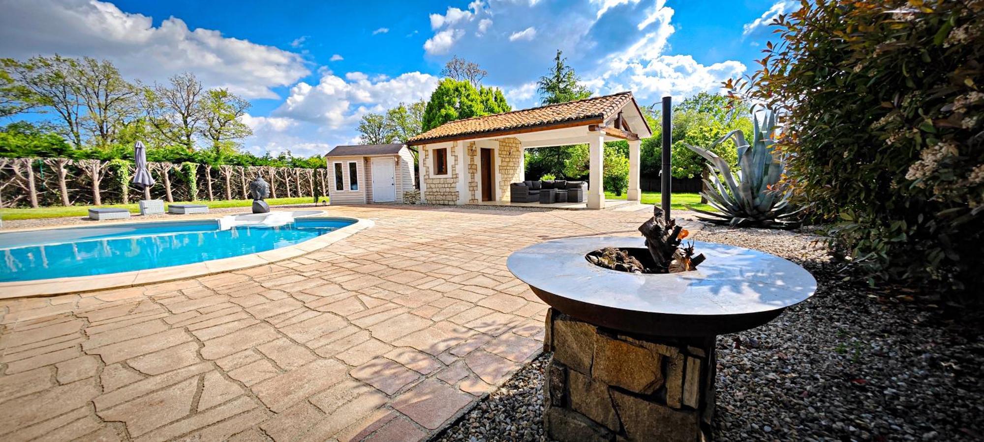 Villa Tagibao Avec Piscine Chauffee Et Spa Lesterps Ngoại thất bức ảnh